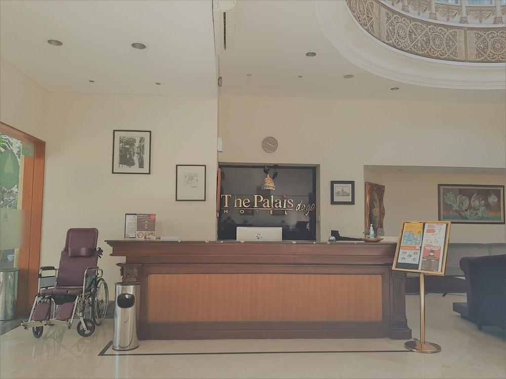 The Palais Hotel Dago Bandung Exterior foto