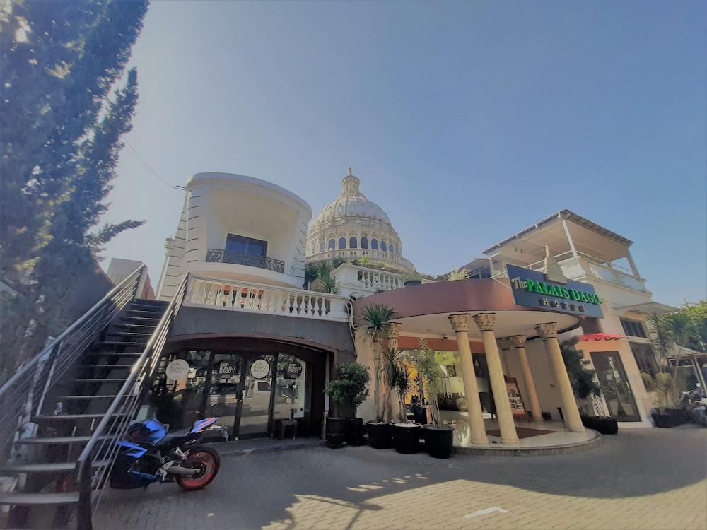 The Palais Hotel Dago Bandung Exterior foto