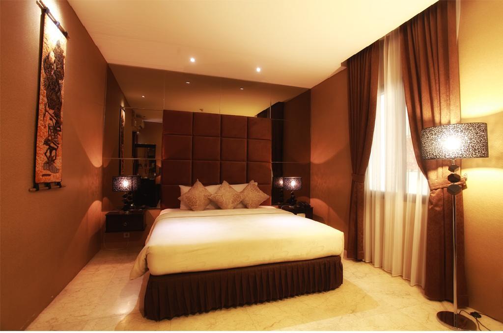 The Palais Hotel Dago Bandung Exterior foto