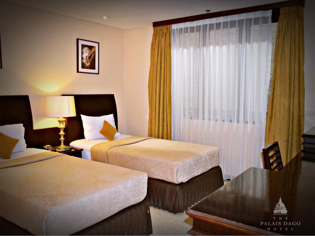 The Palais Hotel Dago Bandung Exterior foto