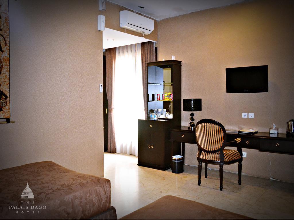 The Palais Hotel Dago Bandung Exterior foto