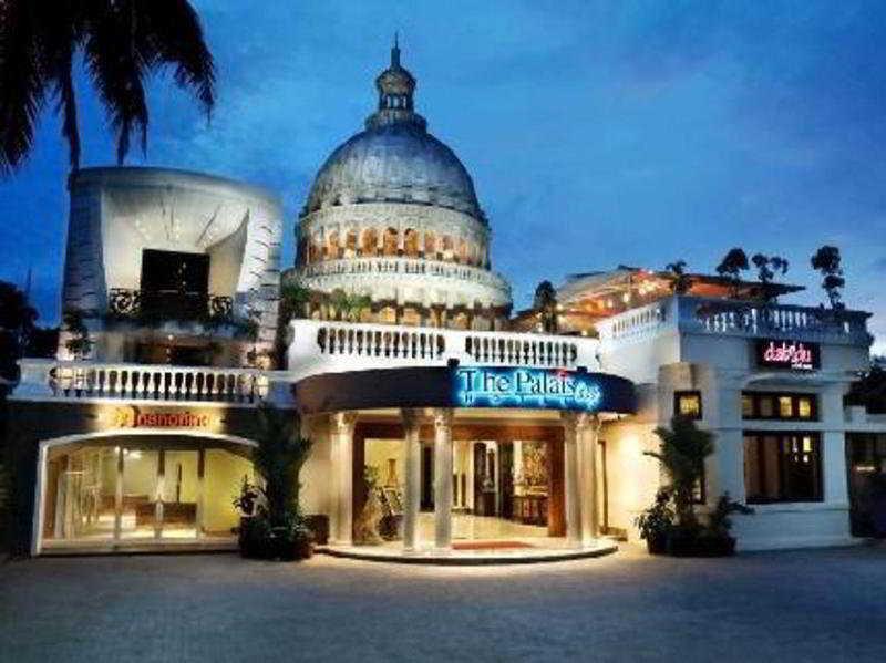 The Palais Hotel Dago Bandung Exterior foto